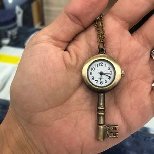 🔥Vintage Gold Clock & Key Necklace